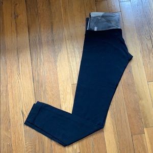 Lululemon winder under Sz 4